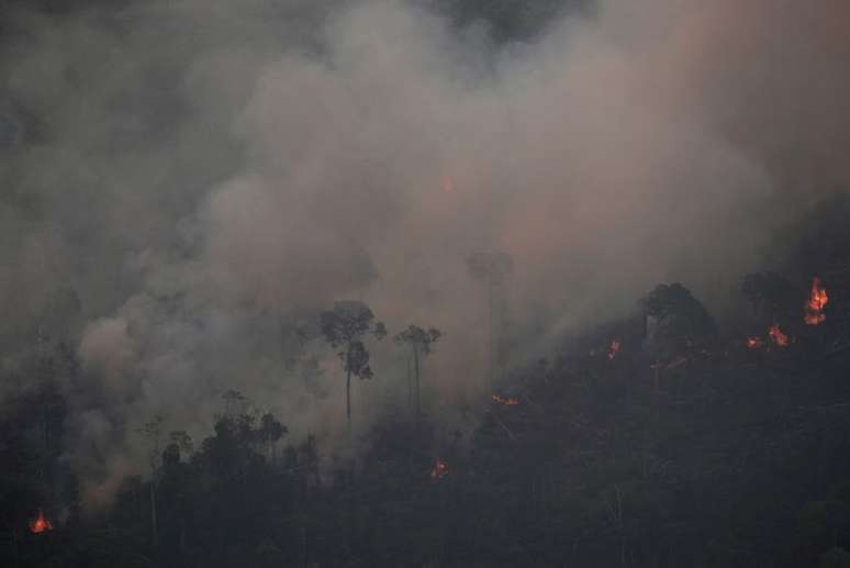 Fogo na floresta amazônica perto de Porto Velho, Rondônia
 21/8/2019 REUTERS/Ueslei Marcelino
