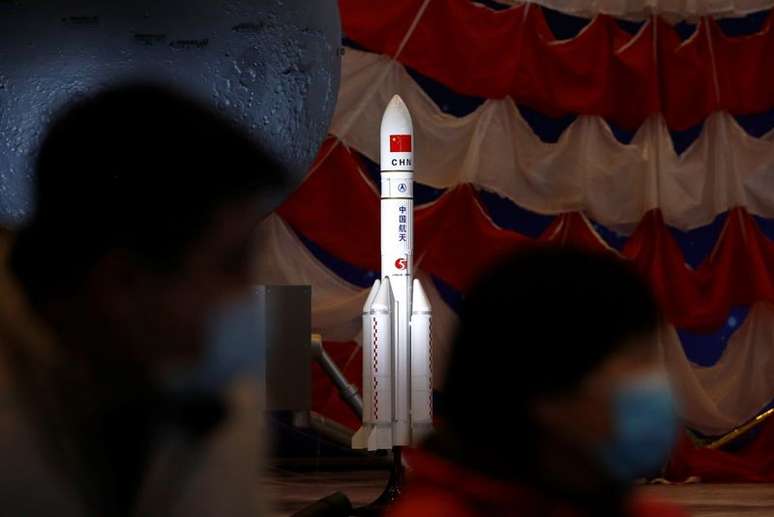 Modelo do foguete lunar chin&ecirc;s Long March-5 Y5 em museu de Pequim
03/03/2021
REUTERS/Tingshu Wang