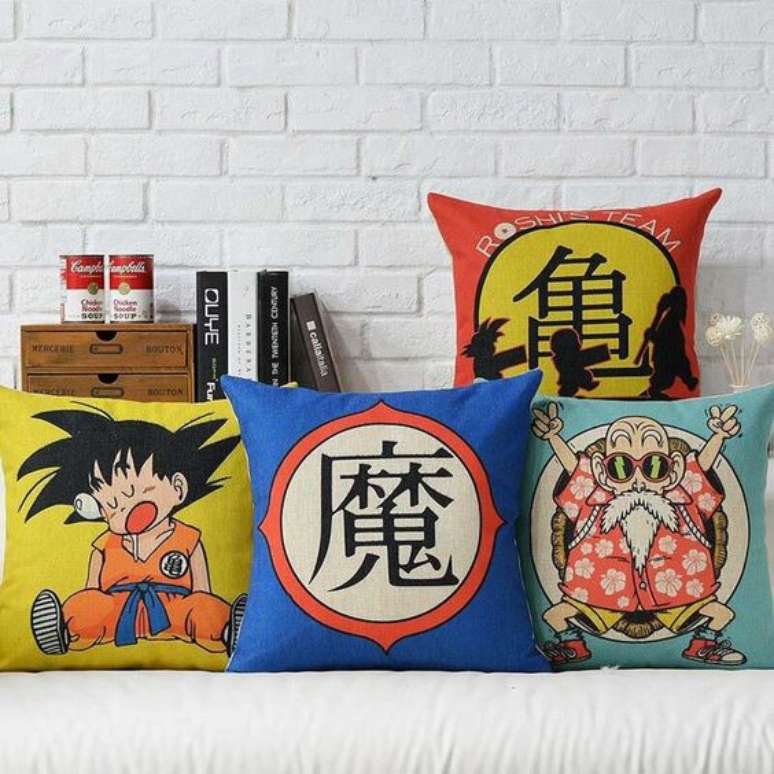 21. Almofada com decora&ccedil;&atilde;o geek de animes &ndash; Foto Aliexpress