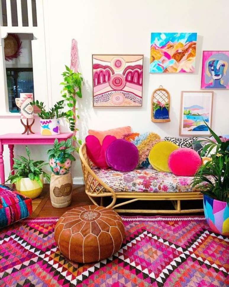 63. Decoração colorida com almofada redonda de veludo – Foto Ebay