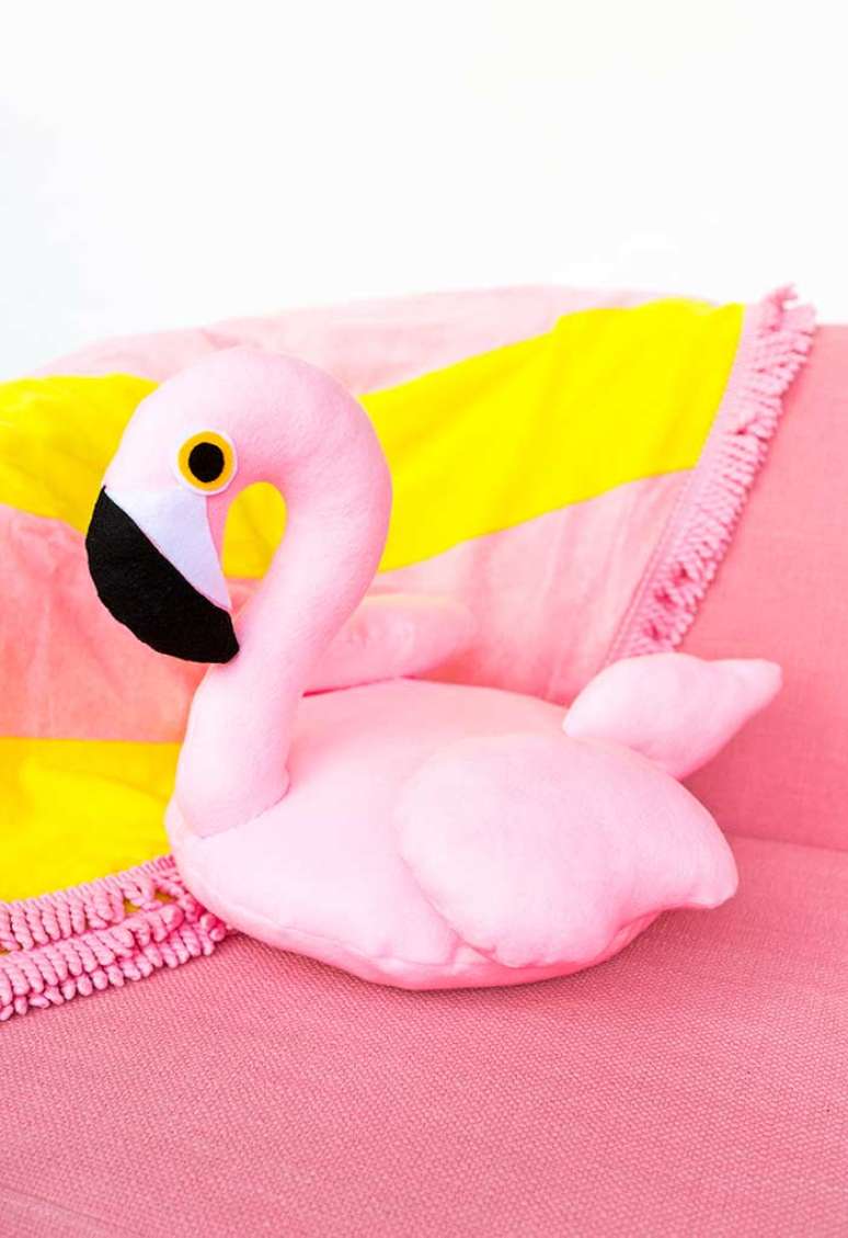 42. Almofadas divertidas de flamingo – Foto Pinterest