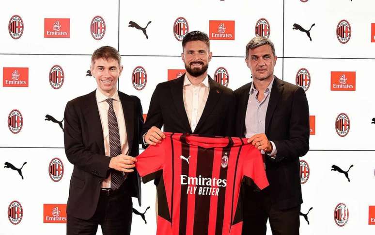 Giroud é o novo reforço do Milan para a nova temporada (Reprodução/AC Milan)