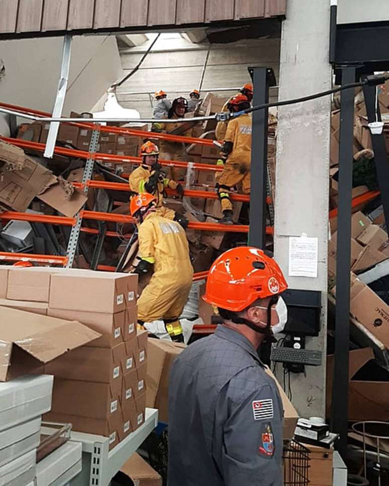 Bombeiros foram acionados para desabamento em shopping de Alphaville