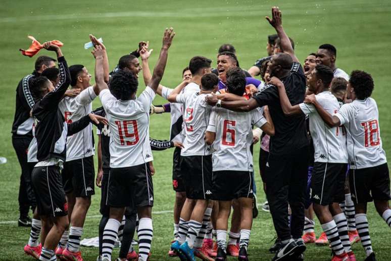 Meninos garantiram a classificação para a semifinal do Brasileiro sub-17 (Foto: Carlos Santana/Portal da Base Brasil)