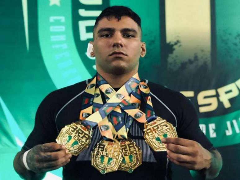 Leonardo ficou com quatro medalhas de ouro no Brasileiro da CBJJE (Foto: Reprodução/Instagram)