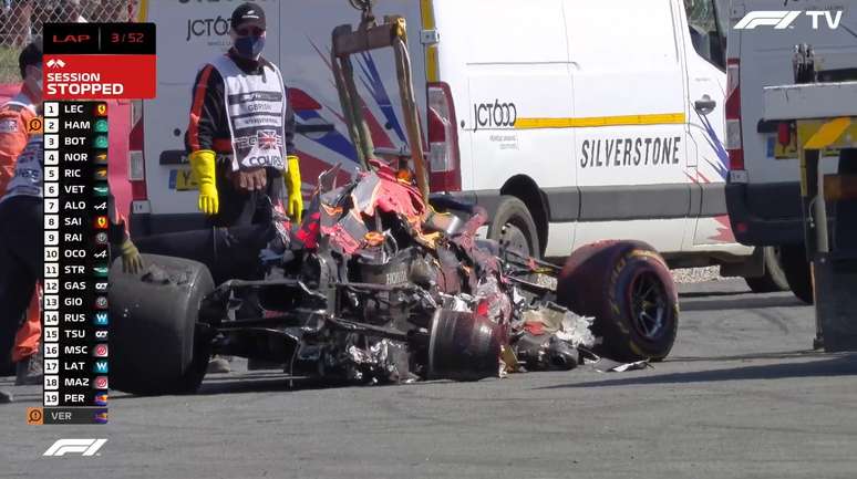 Situa&ccedil;&atilde;o do carro de Max Verstappen depois do acidente em Silverstone 