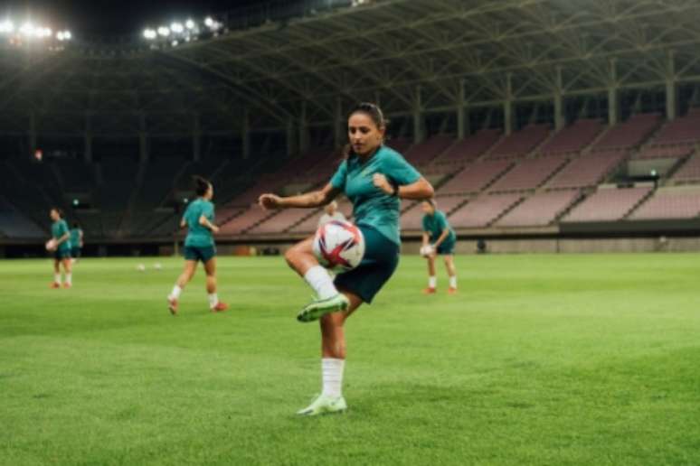 Debinha em treino da Seleção Brasileira feminina no Japão (Foto: Sam Robles / CBF)