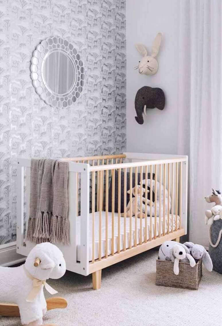 15. Dicas de decoração para quarto de bebê com papel de parede cinza – Foto: Home Fashion Trend