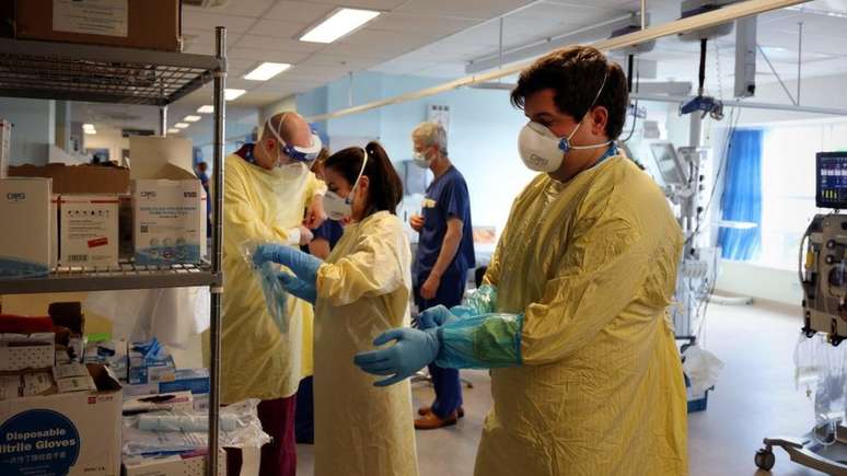 Cientistas alertam para um aumento nas hospitalizações diárias
