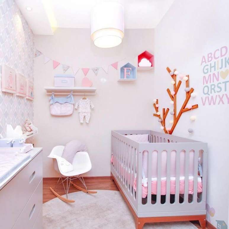 21. Dicas de decoração para quarto de bebê pequeno em cores claras – Foto: Últimas Decoração