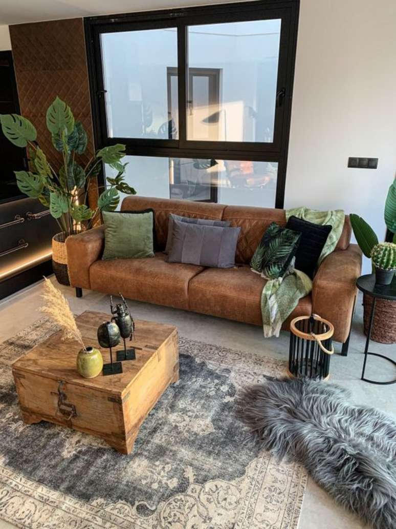 59. Sof&aacute; de couro estilo industrial para sala de estar pequena &ndash; Foto Pinterest