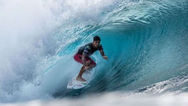 Gabriel Medina foi o primeiro surfista a acertar o movimento 'backflip' em competi&ccedil;&atilde;o
