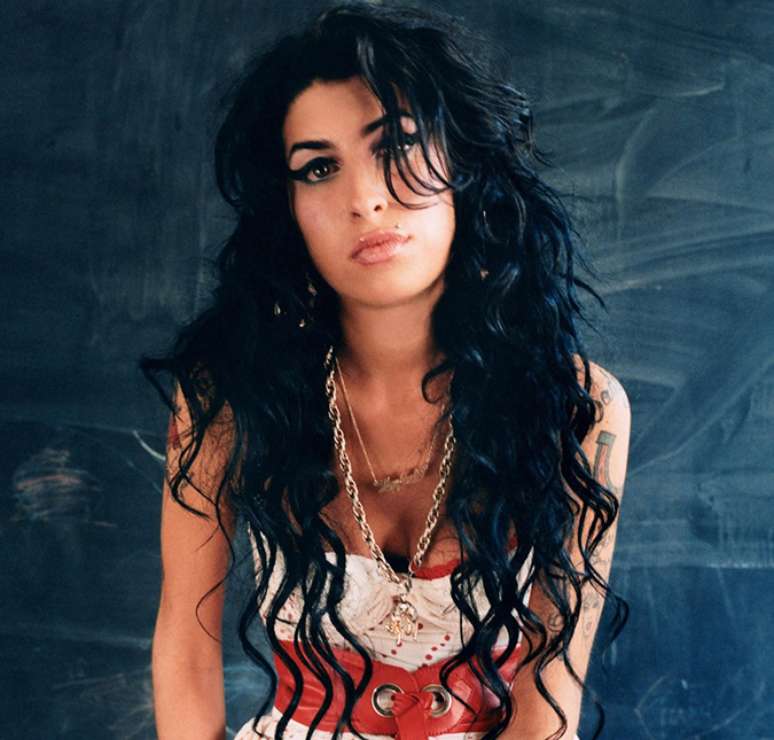 Dez anos após sua morte, Amy Winehouse vira tema de novos documentários