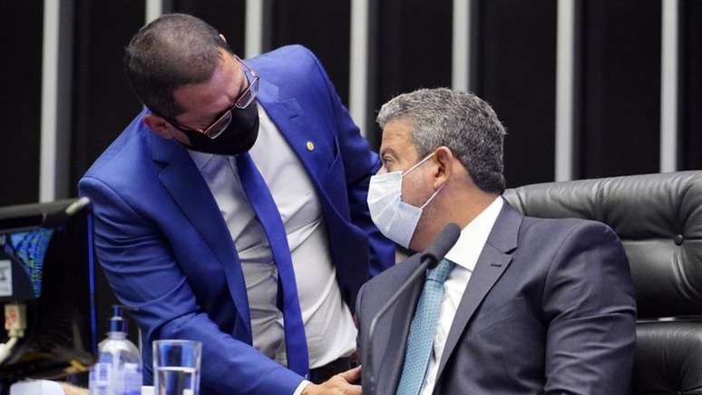Ramos conversa com Arthur Lira; presidente da Câmara tem bloqueado pedidos de impeachment