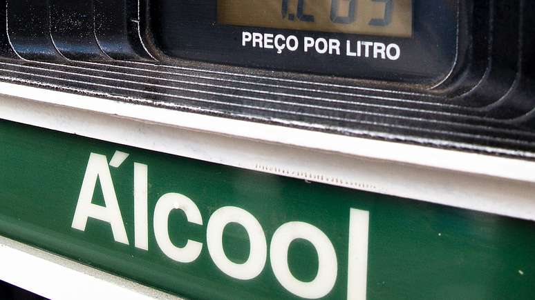 Processo de eliminação do chumbo da gasolina foi concluído no Brasil em 1992, quando etanol começou a ser misturado a esse combustível