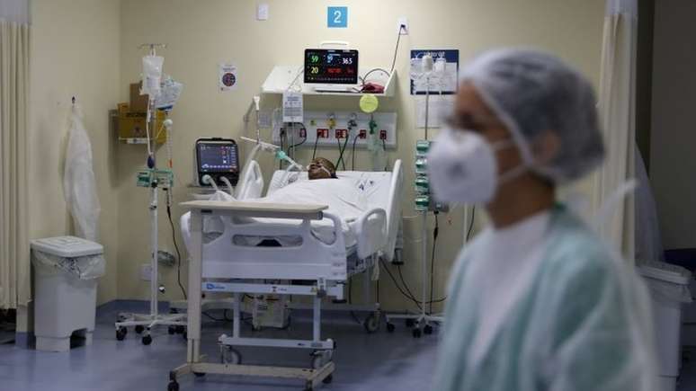 Paciente de covid-19 em hospital no Rio; mortes de voluntários em grupo placeo de estudo da proxalutamida chamou a atenção de pesquisadores
