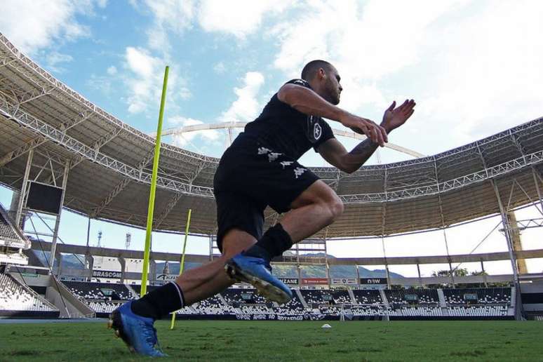 Pedro Castro não estará disponível para o jogo do próximo sábado (Divulgação/Botafogo)