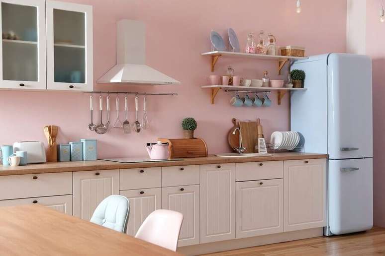 6. Decoração rosa chá para cozinha vintage – Foto: Archify
