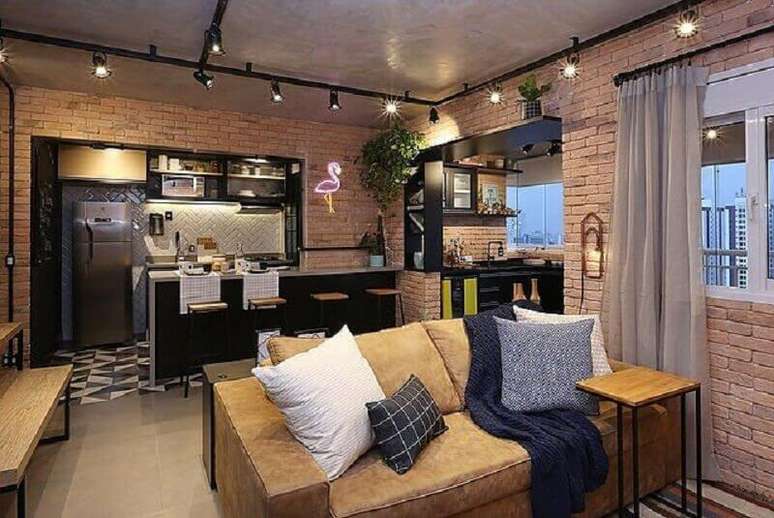 5. Tubula&ccedil;&atilde;o preta &eacute; o elemento principal da decora&ccedil;&atilde;o deste ambiente integrado &ndash; Foto: Revista VD