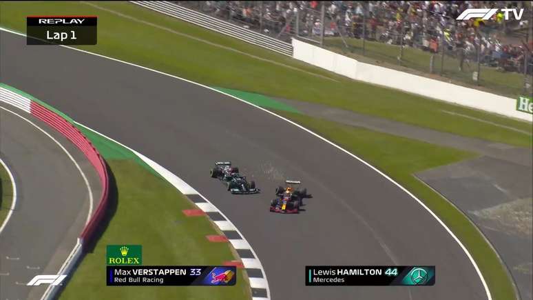 Max Verstappen tocou em Lewis Hamilton na largada 