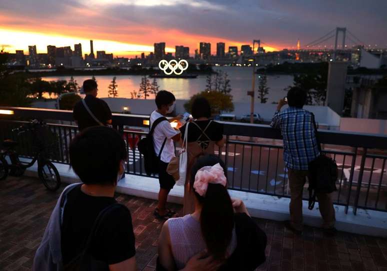 Anéis olímpicos são fotografados em Tóquio
 20/7/2021   REUTERS/Kai Pfaffenbach