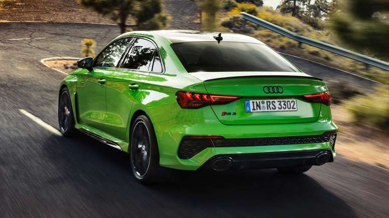 Novo Audi RS3 acelera de 0 a 100 km/h em apenas 3,8s e pode chegar aos 290 km/h.