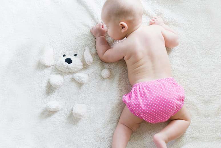 Bebê-usando-fralda-ecológica