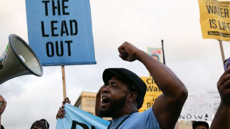 Protestos em Newark em 2019 por causa dos altos níveis de chumbo na água de canos de chumbo