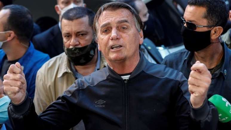 Bolsonaro acusa Ramos de ser o responsável pelo fundão de R$ 5,7 bilhão, enquanto o deputado diz que valor foi acordado por líderes do governo sem sua participação