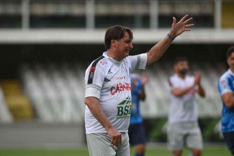 Bolsonaro lamentou a situação financeira caótica de Botafogo, Cruzeiro e Vasco (Foto: Ivan Storti/Santos FC)