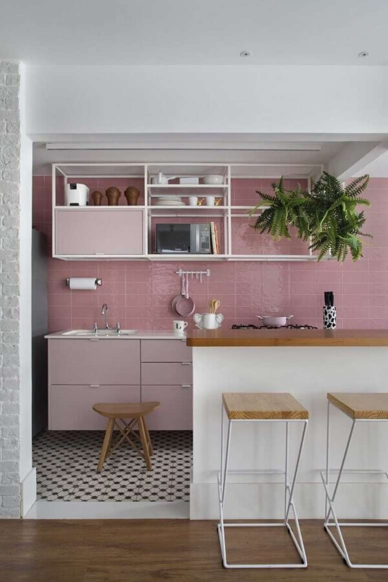 26. Decoração rosa chá para cozinha americana – Foto: Jeito de Casa