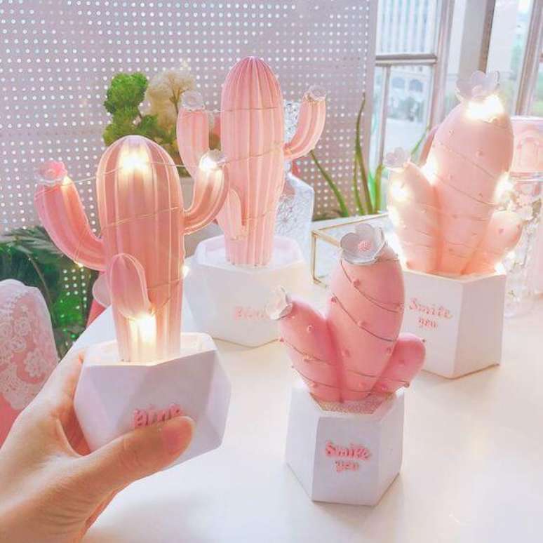 12. Lumin&aacute;ria infantil de cacto rosa &ndash; Foto Storenvy