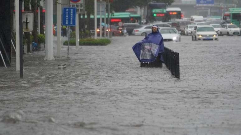 Zhengzhou teve em três dias chuvas equivalente à média de um ano