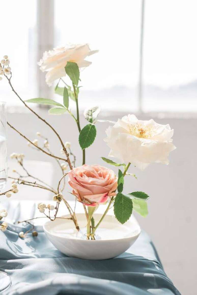 54. Centro de mesa com ikebana &ndash; Foto White Wren