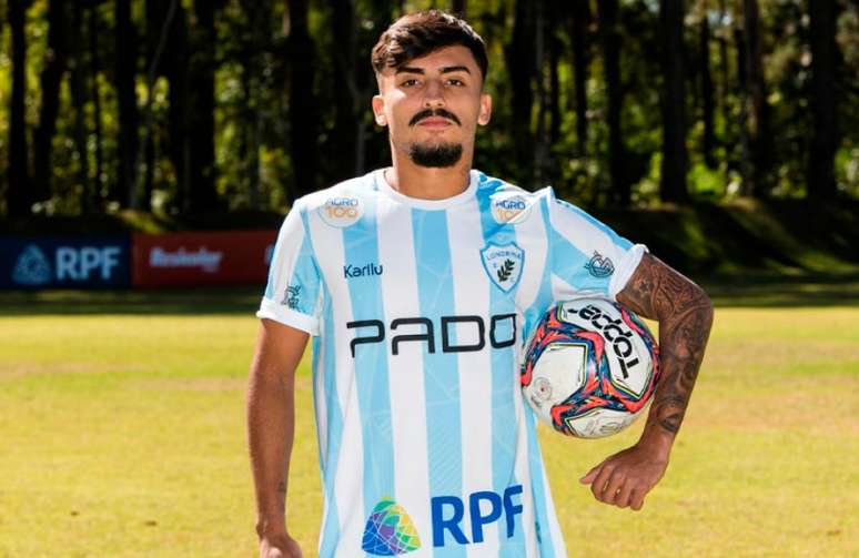 Lucas Lourenço foi apresentado pelo Londrina nesta terça-feira (Foto: Ricardo Chicarelli/ Londrina EC)