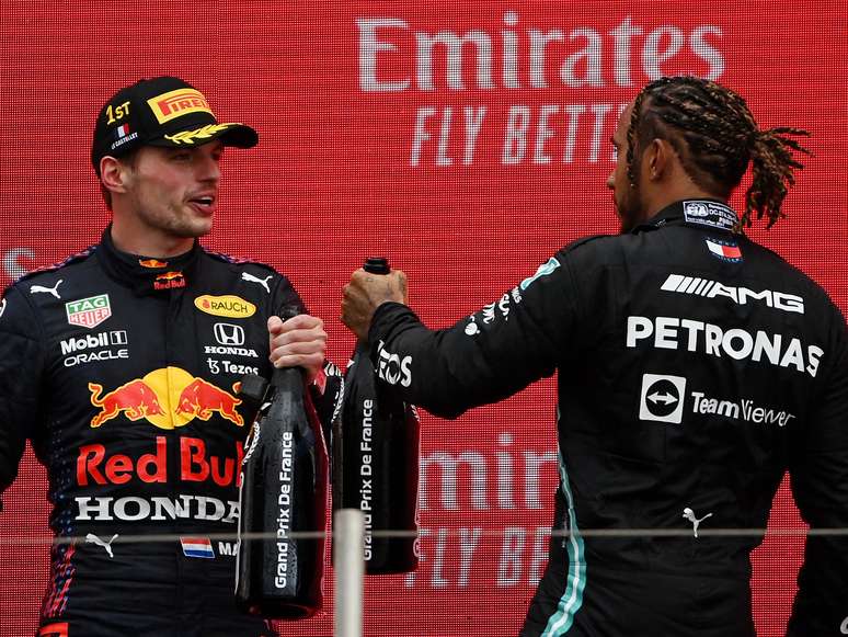 Max Verstappen e Lewis Hamilton brigam pelo título de 2021 da Fórmula 1 