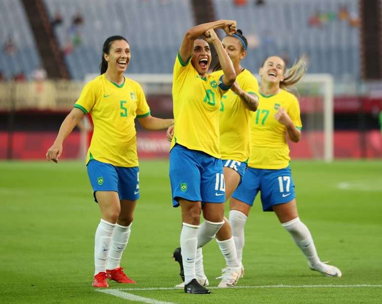 Marta comemora um dos dois gols marcado contra a China na estreia da Seleção Brasileira na Olimpíada de Tóquio
21/07/2021 REUTERS/Molly Darlington