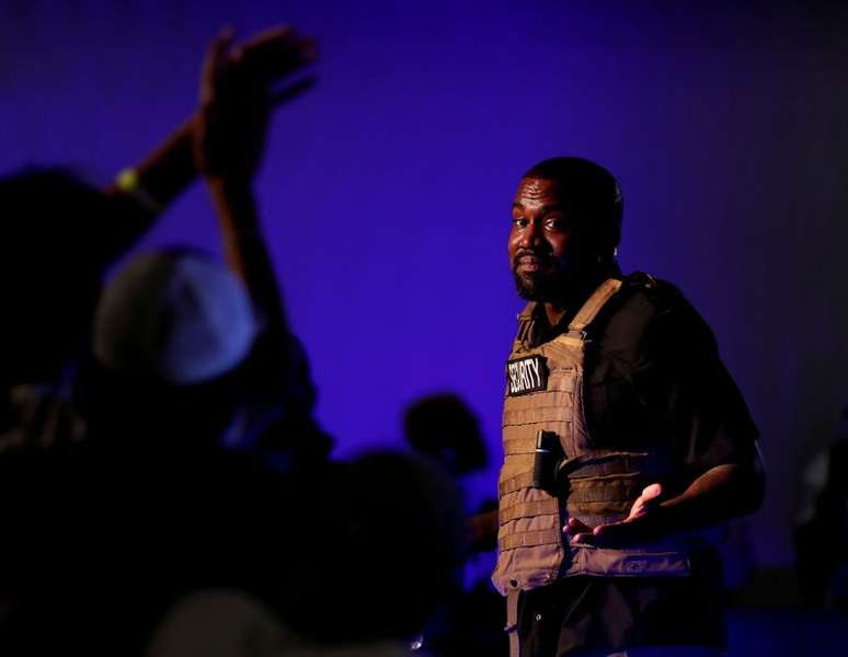 Kanye West durante com&iacute;cio eleitoral em North Charleston, no Estado norte-americano da Carolina do Sul
19/07/2020 REUTERS/Randall Hill