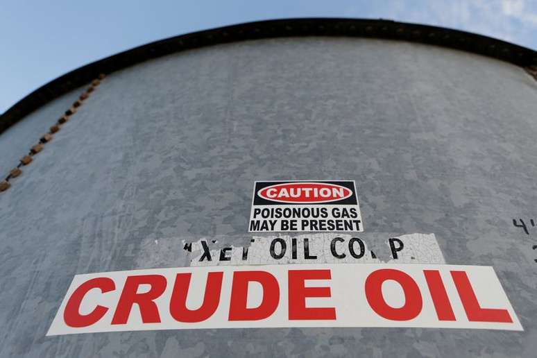 Tanque de estoque de petróleo no Texas, EUA. 
22/11/2019   
REUTERS/Angus Mordant