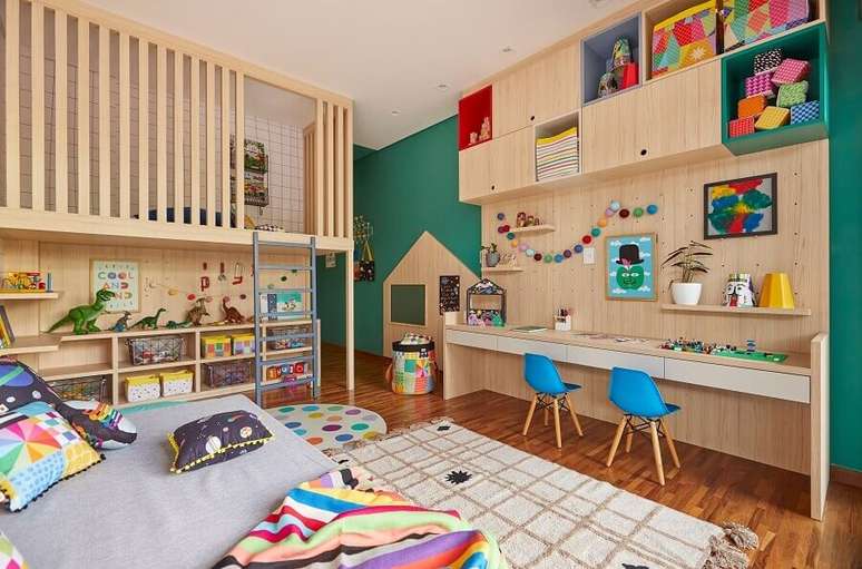11. Decora&ccedil;&atilde;o divertida para quarto infantil com m&oacute;veis planejados para cantinho de estudos &ndash; Foto: MOOUI