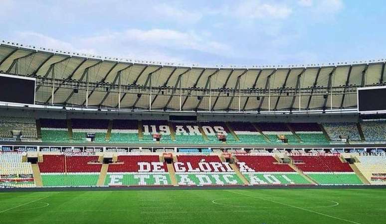 Torcida do Fluminense fez mosaico que seria para a partida contra o Cerro Porteño, no Maracanã (Foto: Reprodução)