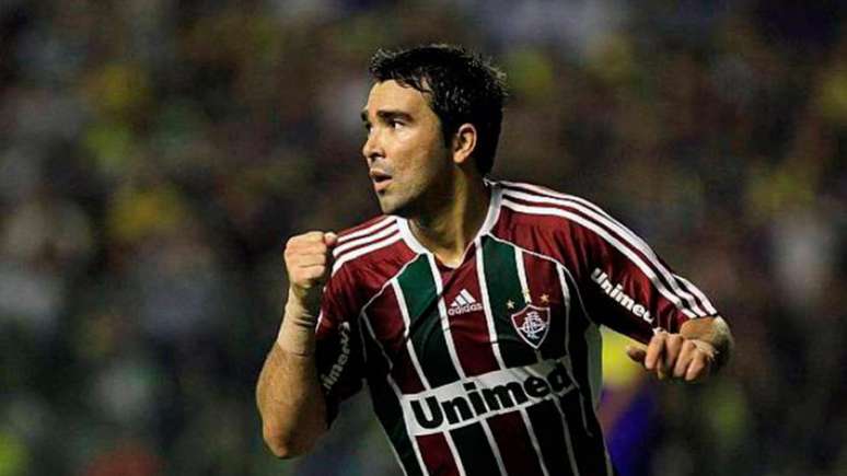 Deco defendeu as cores de Fluminense e Chelsea (Foto: Reprodução / Twitter)