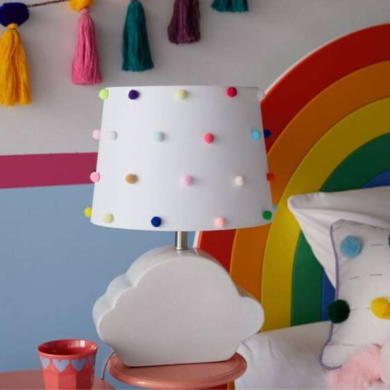 22. Lumin&aacute;ria para quarto infantil colorido &ndash; Foto Pop Sugar