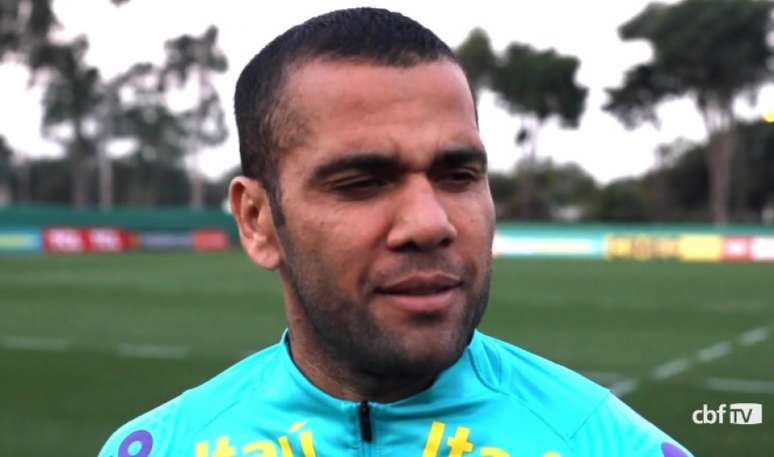 Daniel Alves é o atleta mais experiente da seleção olímpica, com 38 anos (Reprodução/CBF TV)