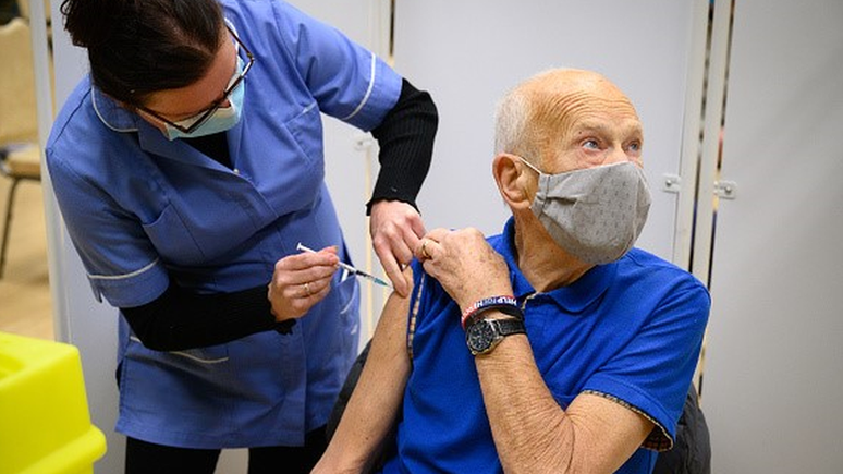 Ainda que a imunidade costuma ser mais frágil e durar menos tempo entre os mais velhos, ainda não está claro quanto tempo dura a proteção contra a covid-19 entre eles