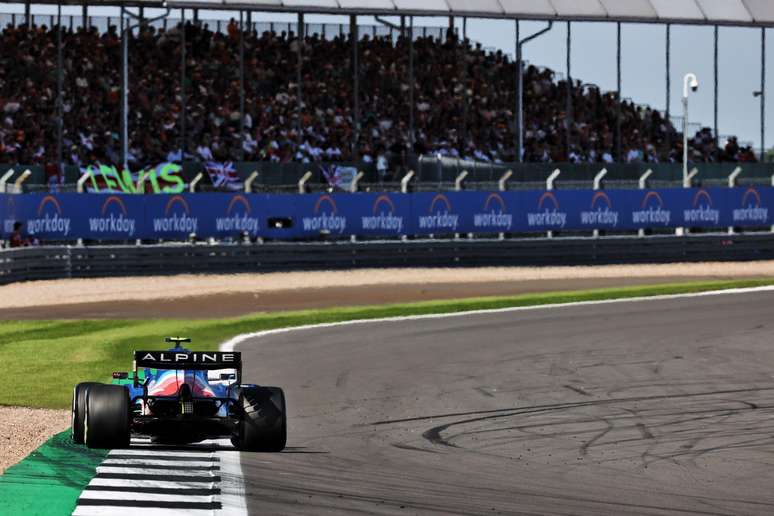 Esteban Ocon terminou o GP da Inglaterra em nono 