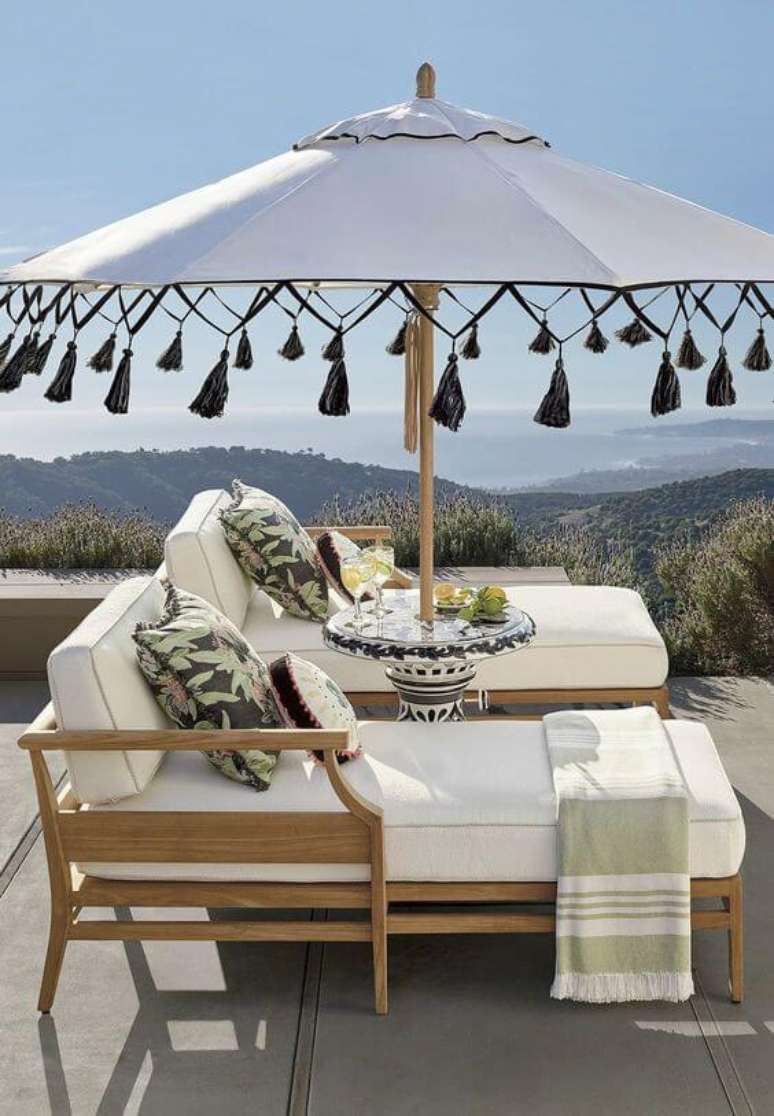 51. Móveis para piscina de luxo – Foto Beach Pretty