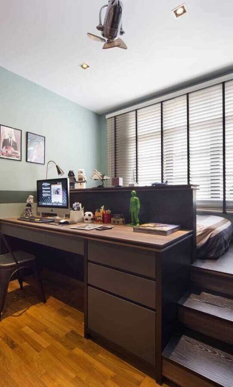 34. Decoração simples para quarto de casal com escritório – Foto: Pinterest