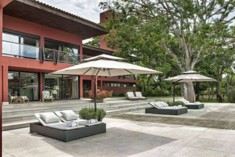 12. Guarda sol para piscina grande na área externa – Foto Gislene Lopes