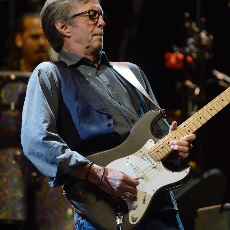 Eric Clapton, 76, não irá se apresentar em locais que exijam vacinação dos fãs